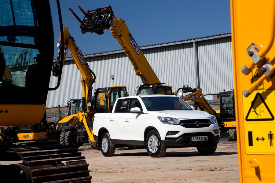  SsangYong Musso EX 2018 года  (UK) (фото 1 из 32)